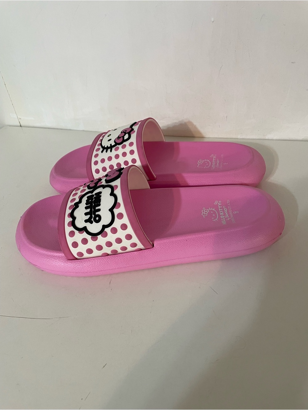 Hello Kitty Slides - Picture 2 of 7